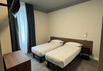 Hotel 22 Marzo allows 18 year olds to book a room