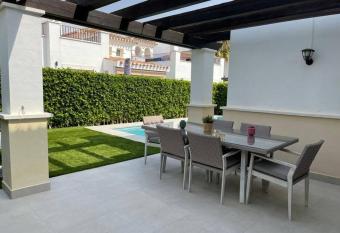 Fantastica villa con piscina en gran golf resort has Balcony rooms