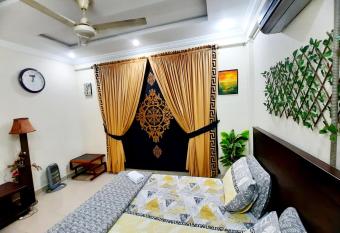 One bedroom luxurious Apartment in Bahria town. has Balcony rooms