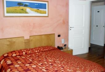 Hotel Clarean has rooms with a private hot tub