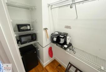 Bama Bed and Breakfast - Capstone Suite has rooms with a private hot tub