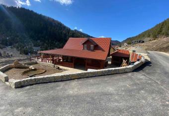 Zaovinski Raj Tara has rooms with a private hot tub