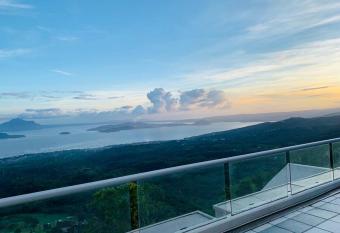 Spacious & Cozy Villa Unit Overlooking Taal lake in Tagaytay has Balcony rooms