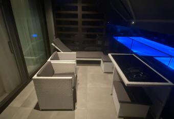 Anastasia Boutique Suites -Adults only & kids 12 plus has rooms with a private hot tub