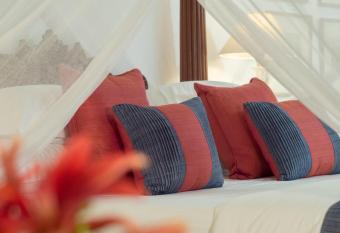 Le Colonial 1506 - Exclusive Luxury Hideaway has Smoking/Balcony rooms