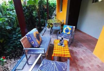 Le bananier allows 18 year olds to book a room