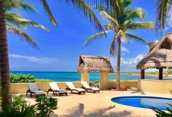 Villa Jaguar Beachfront Luxery 2b2bth SUPER LUX Pool jacuzzi has Balcony rooms