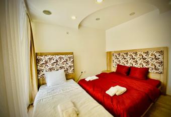 Hotel Perla has rooms with a private hot tub