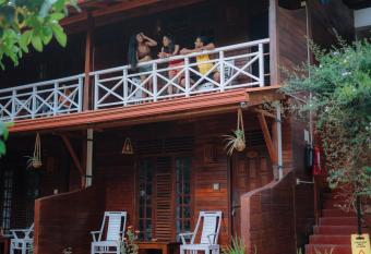 Wood Lodge Mirissa has Balcony rooms