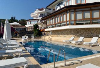 NATURELLA APART HOTEL has Balcony rooms