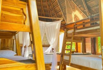 MadreSierra Hotel Boutique Santa Marta has rooms with a private hot tub