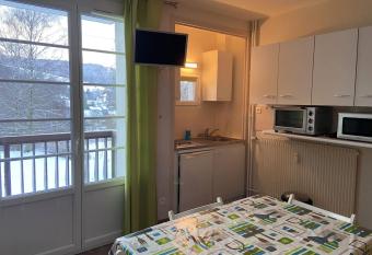 Studio avec balcon, vue d  gag  e et parking - S  jours de 3 nuits minimum has Balcony rooms