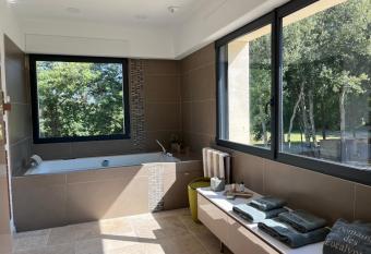 Domaine des Eucalyptus allows 18 year olds to book a room