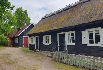 H  stveda Vandrarhem och Stugor allows 18 year olds to book a room