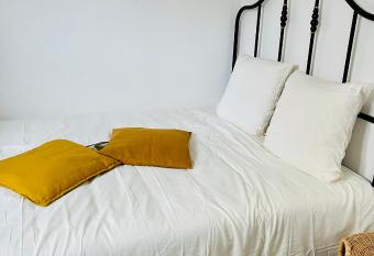 Magnifique studio allows 18 year olds to book a room