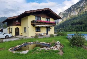 Apia House has Balcony rooms