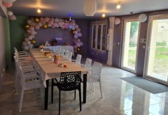 LE BLANC MESNIL PARC DES EXPOSITIONS FETES a allows 18 year olds to book a room