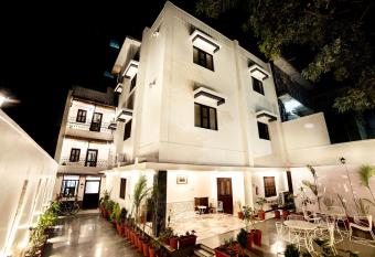 Hamir Villa - A Boutique Stay allows 18 year olds to book a room