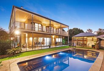 Villa Cavour - A Whole House Close to the Ocean has Balcony rooms