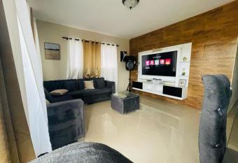 Condo 3 Bd Apt Internet,2 Parqueo,lavadora,ac has Balcony rooms