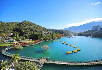 Riyuewan Homestay has Balcony rooms