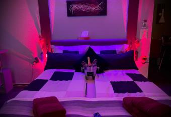 Spielzimmer am Bodensee allows 18 year olds to book a room