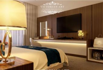 AL HAYAT HOTEL allows 18 year olds to book a room