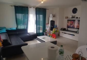 Appartement spacieux et Bien plac   avec terrasse. has Balcony rooms