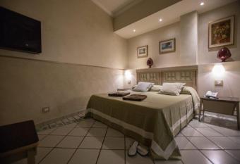 Hotel Hermitage has rooms with a private hot tub