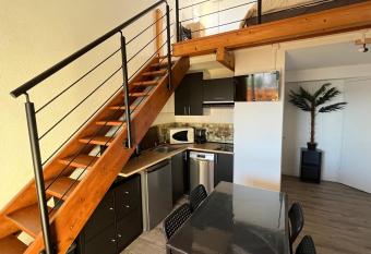 Superbe appartement cosy, proche port et plage has Balcony rooms