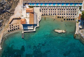 Mandraki Beach Resort allows 18 year olds to book a room