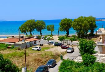 Pearl Seaside Luxury Apartments 2 allows 18 year olds to book a room