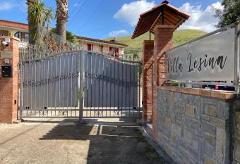 Villa Lesina Casa Vacanze has Balcony rooms