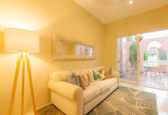 Casa Bella Verde- stunning apartment in the center of town has Balcony rooms