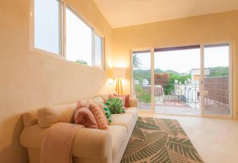 Casa Bella Rosa- stunning apartment in the center of town has Balcony rooms