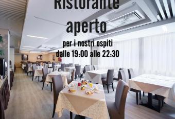 Hotel Delfino Venezia Mestre allows 18 year olds to book a room