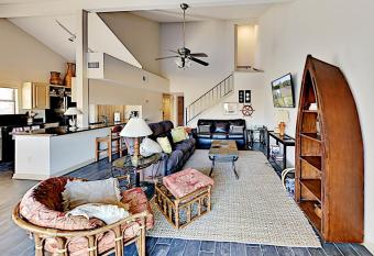 The Landing #18 has Balcony rooms