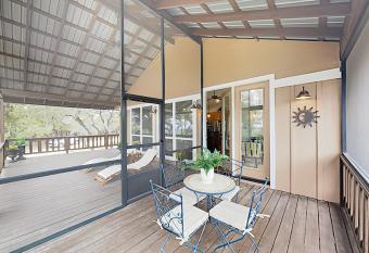 Plant lady Cottage has Balcony rooms