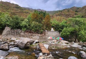 Hobo Huts has Balcony rooms