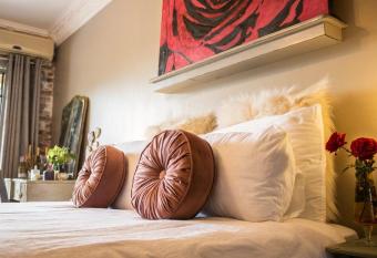 La Casa Nostra Villa Rose Garden Bella has Balcony rooms