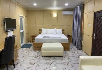 Lovely Full Serviced Victoria Island Apartment allows 18 year olds to book a room