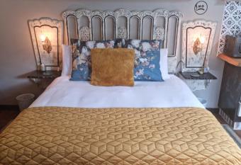 La Casa Nostra Villa Rose Garden Carmella has Balcony rooms