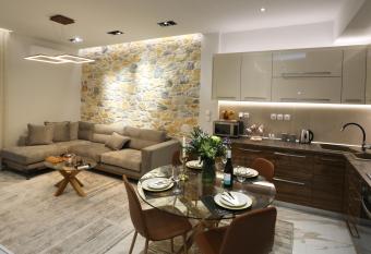 LA Larissa Luxury Apartments Stelve allows 18 year olds to book a room