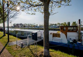 Houseboat Jana - with sauna and terrace has Balcony rooms