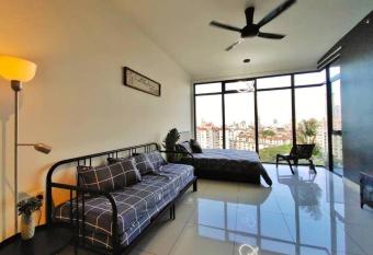 New Georgetown Stylist 2BR Homestay for 10pax                          Beacon Executive Suite has Balcony rooms