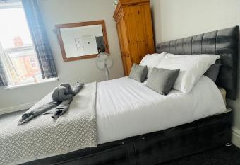 P&S rooms guesthouse Lincoln city centre allows 18 year olds to book a room