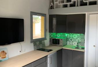 appartement 7personnes Cap d agde allows 18 year olds to book a room