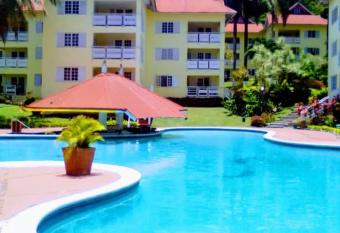 Lulu Bell Mystic Ridge @73 Apartment. has Balcony rooms