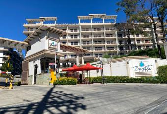 Rosarich Homestay - Bristle Ridge Residences has Balcony rooms