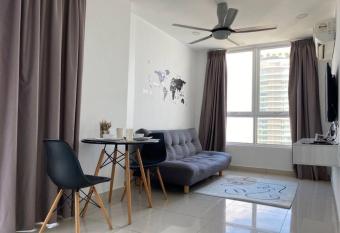 Mansion One Suites @Gurney Drive Seaview Studio Apartment by Sarah s Lodge has Balcony rooms